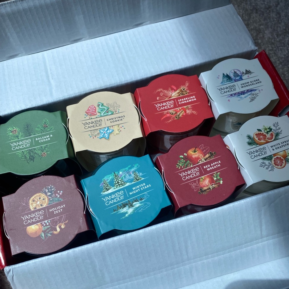 NWT Yankee Candle Holiday Variety Set - Eight 1.3oz Mini Candles